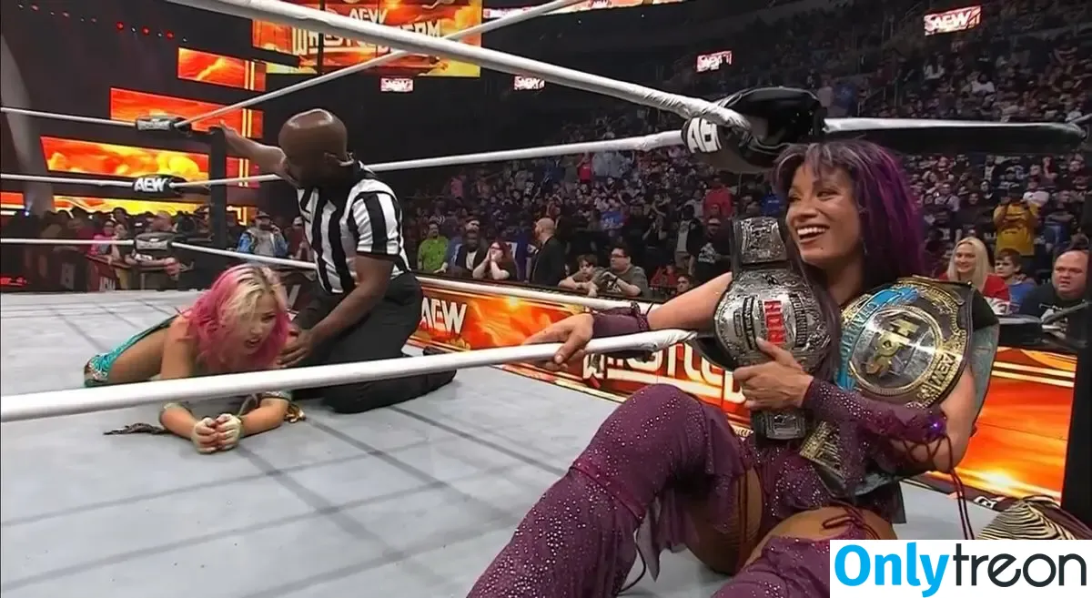 Sasha Banks голая photo #2120 (sashabankswwe / soxysasha)