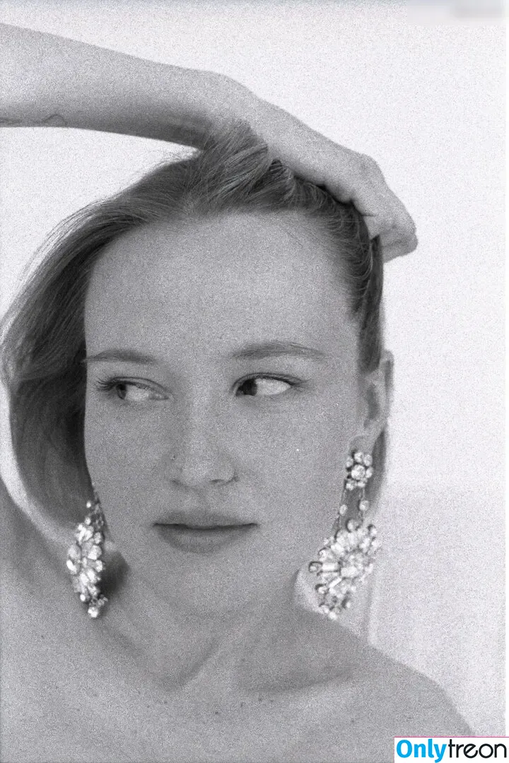 Sasha Samsonova голая photo #0013 (sashasamsonova)
