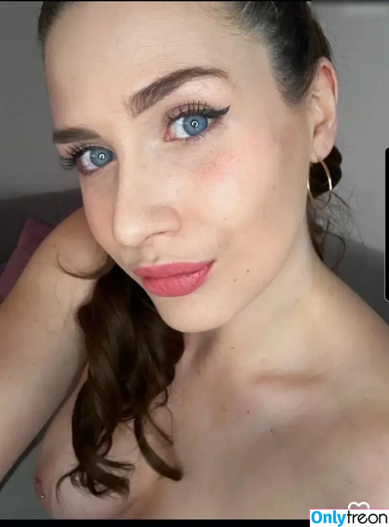Saskiado nude photo #0005 (saskiado_)
