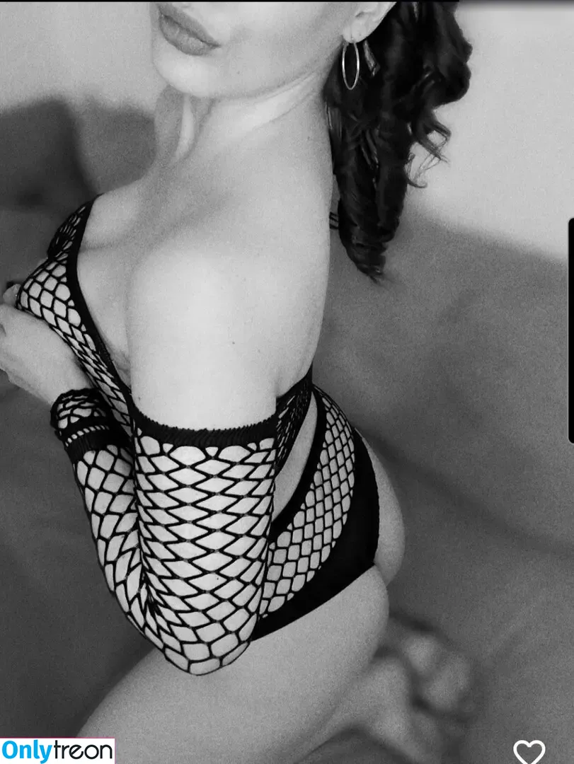Saskiado nude photo #0010 (saskiado_)