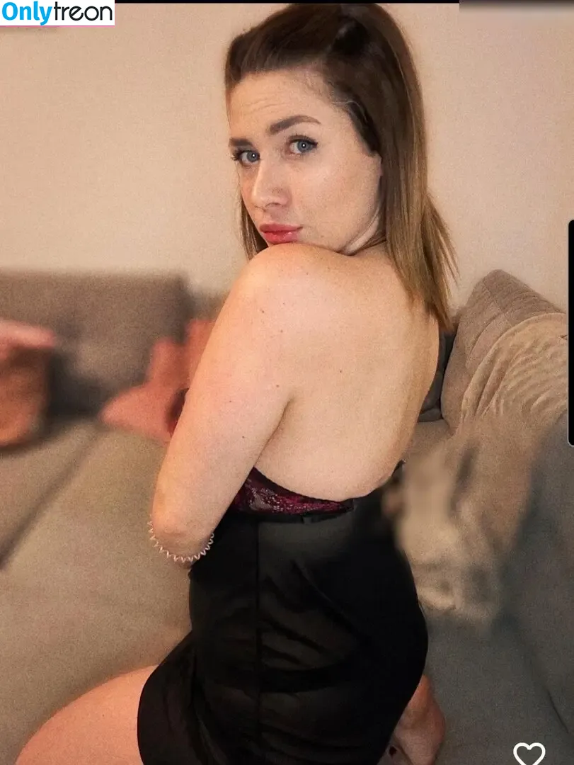 Saskiado nude photo #0030 (saskiado_)