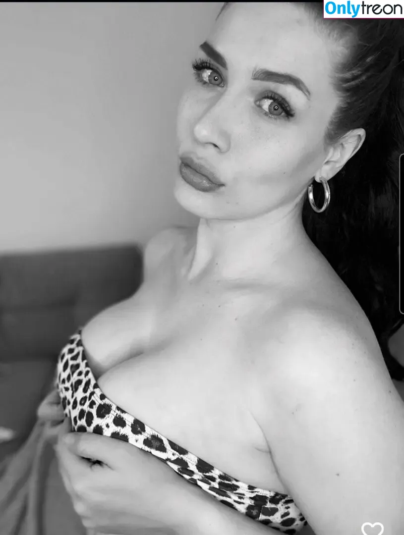 Saskiado nude photo #0047 (saskiado_)