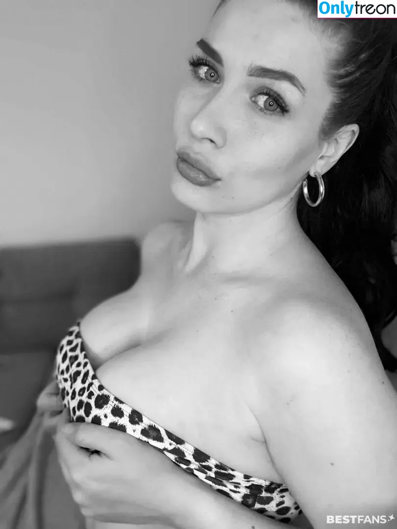 Saskiado nude photo #0078 (saskiado_)