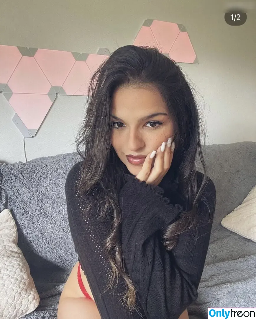 Sassysai nude photo #0072 (romi_twitch)