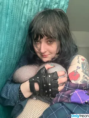 Saturnmarz / bigtiddygothbae фото голая #0045
