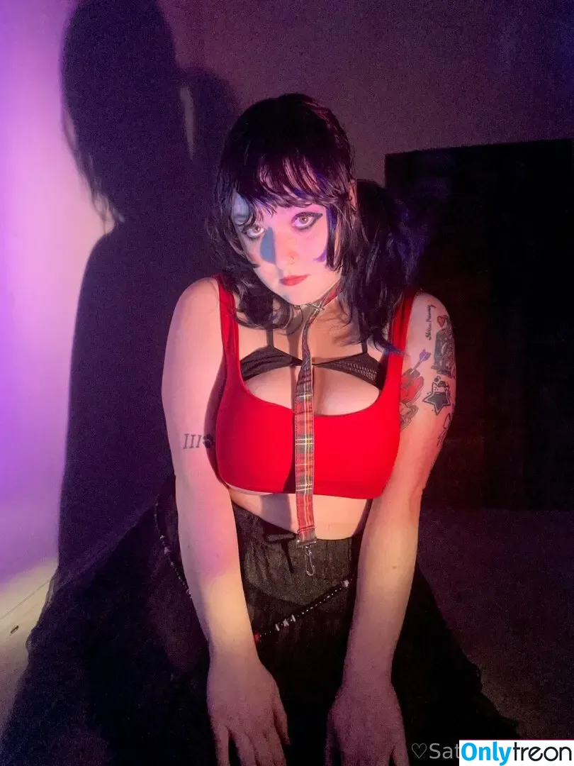 Saturnmarz голая photo #0017 (bigtiddygothbae)
