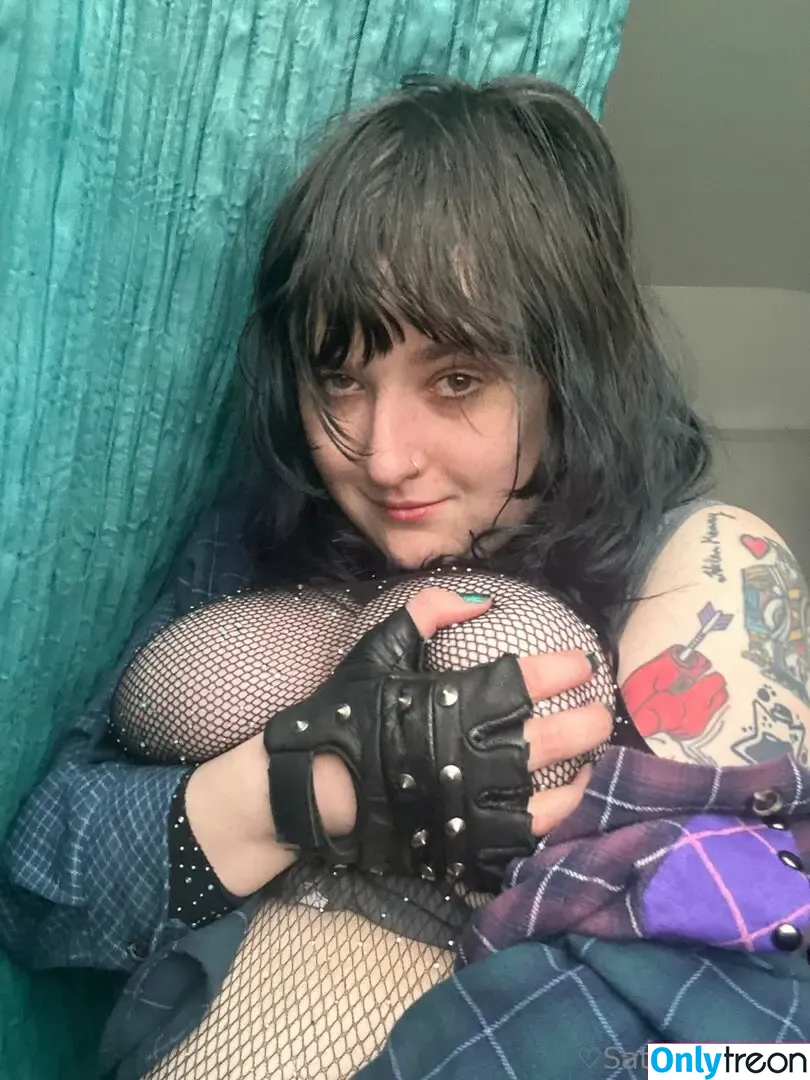Saturnmarz голая photo #0045 (bigtiddygothbae)
