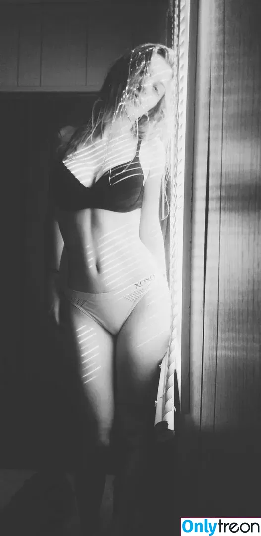 savingmyinsanity голая photo #0007 (lonelydrunkandbeautiful)