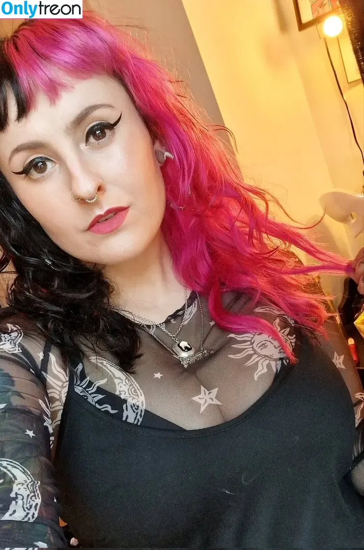 Scarlet Vulpes nude photo #0005 (scarletxvulpes)