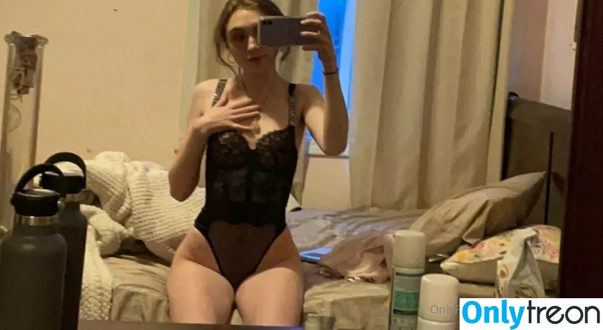 scarlethartt444 nude photo #0008 (scarletghart)