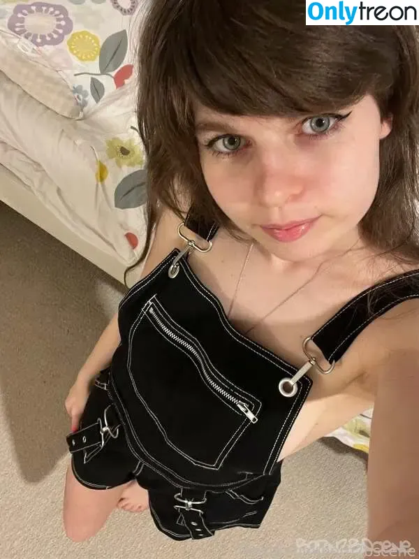 scenegirlaya nude photo #0016 (born2bscene)