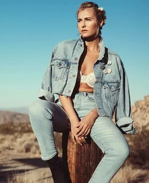 Scout Taylor-Compton / undertheseascout nude photo #0022