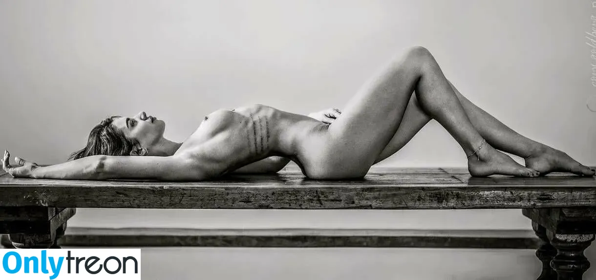 Scrlett Mellsh Wilson nude photo #0001 (momomoyouth)