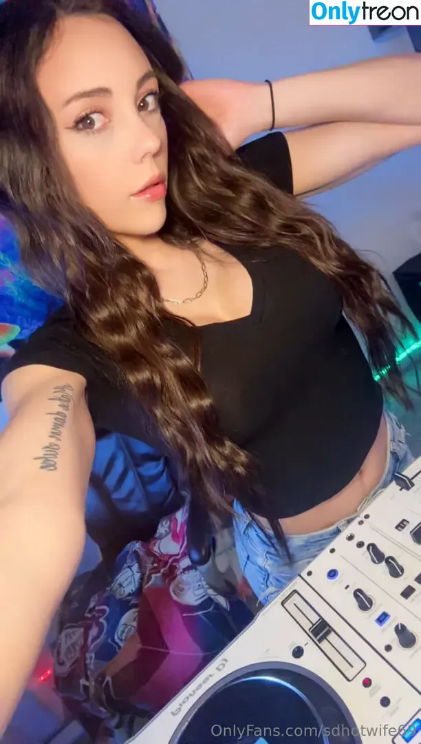 sdhotwife69 голая photo #0072 (lasvegashotwife69)