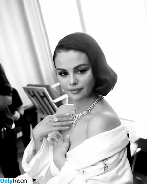 Selena Gomez / selena.gomez / selenagomez nude photo #9655