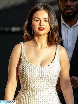 Selena Gomez / selena.gomez / selenagomez nude photo #9695