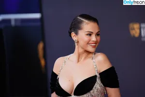 Selena Gomez / selena.gomez / selenagomez nude photo #9823