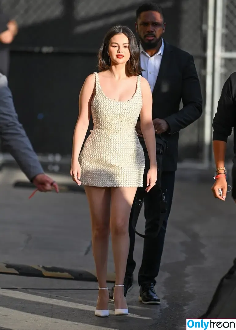 Selena Gomez nude photo #9685 (selena.gomez / selenagomez)