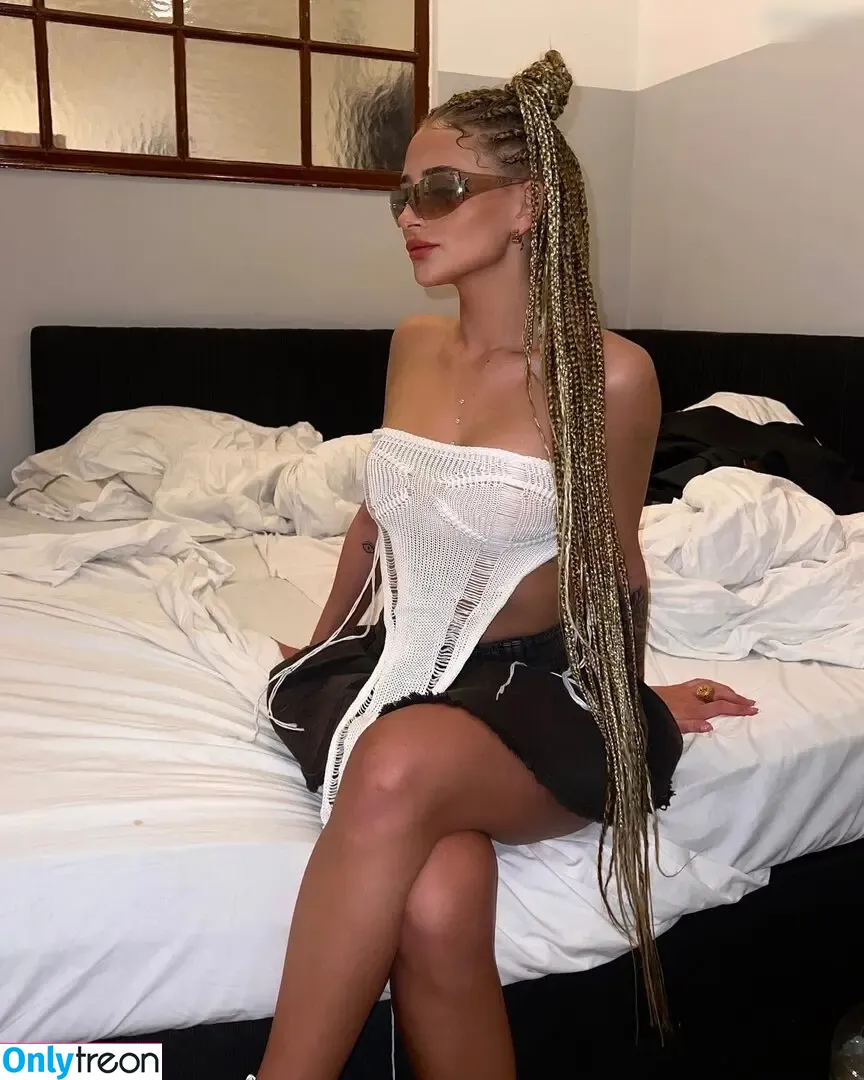 Selina Felicitas nude photo #0008 (selinaafelicitas)