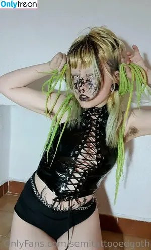 semitattooedgoth / semi_goth фото голая #0027