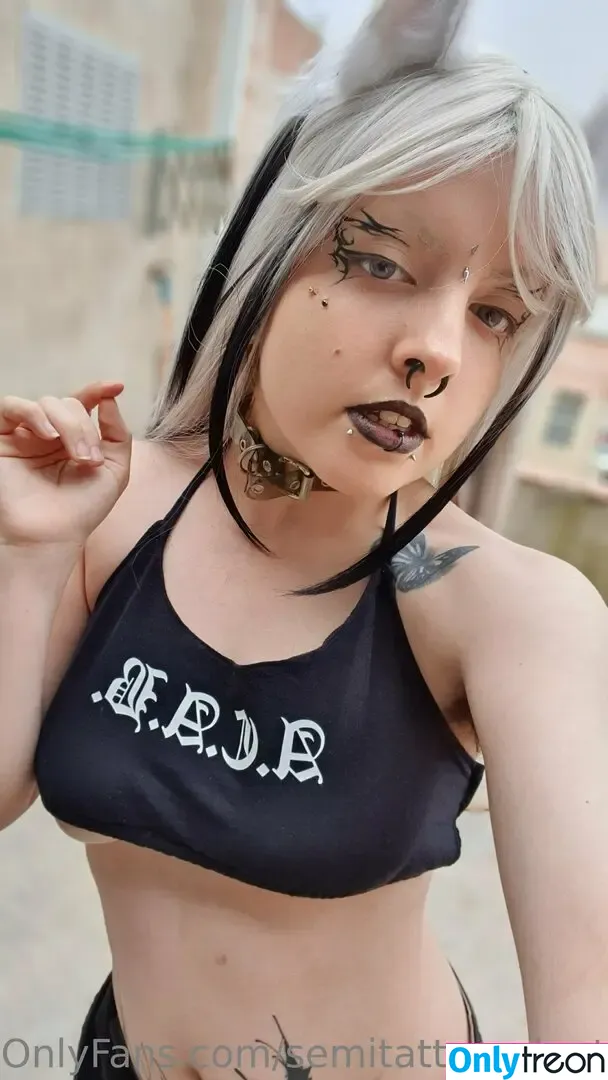 semitattooedgoth голая photo #0040 (semi_goth)