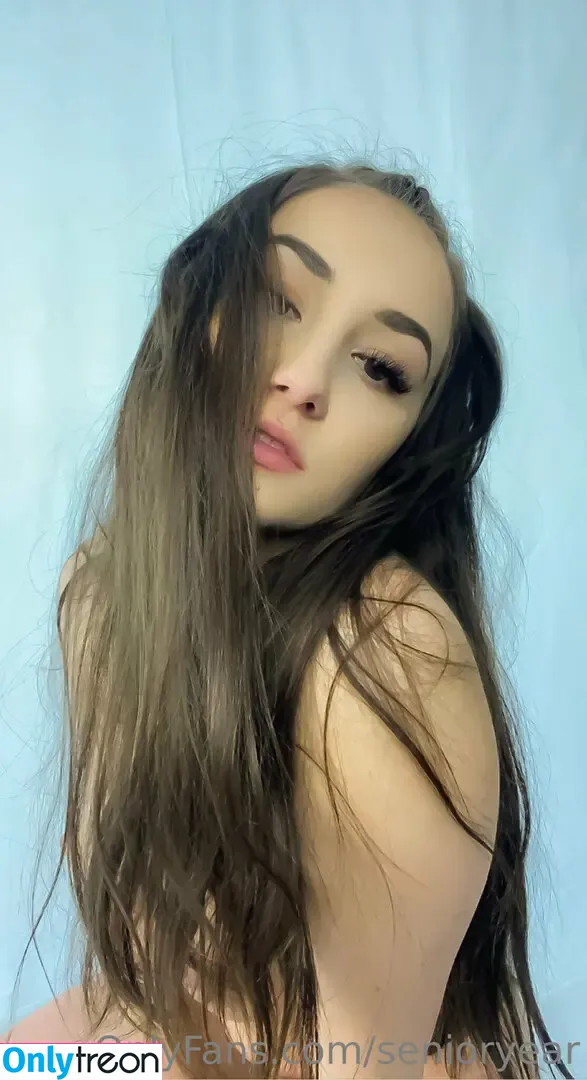 senioryear голая photo #0850 (Alexis / senioryearnetflix)