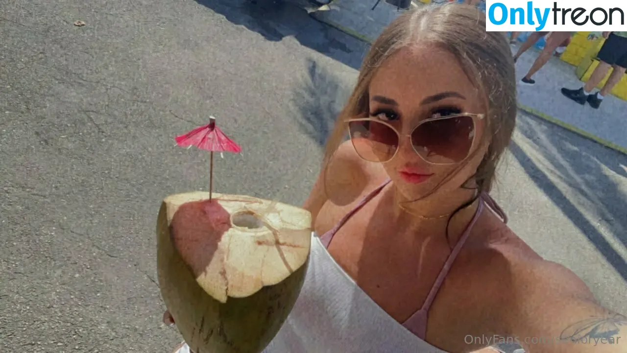 senioryear голая photo #0959 (Alexis / senioryearnetflix)