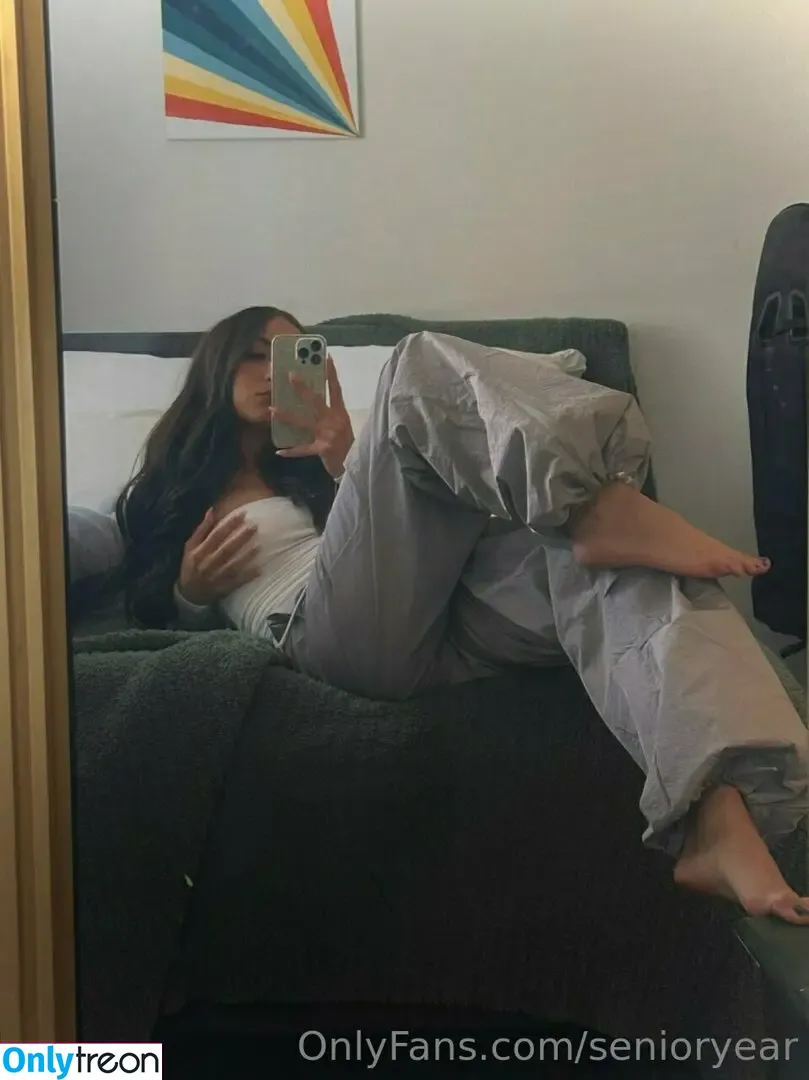 senioryear голая photo #1090 (Alexis / senioryearnetflix)
