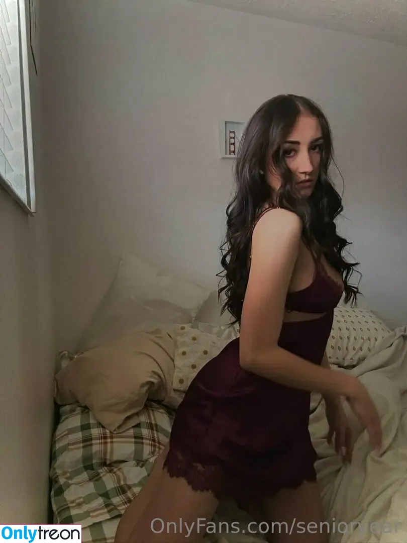 senioryear голая photo #1148 (Alexis / senioryearnetflix)