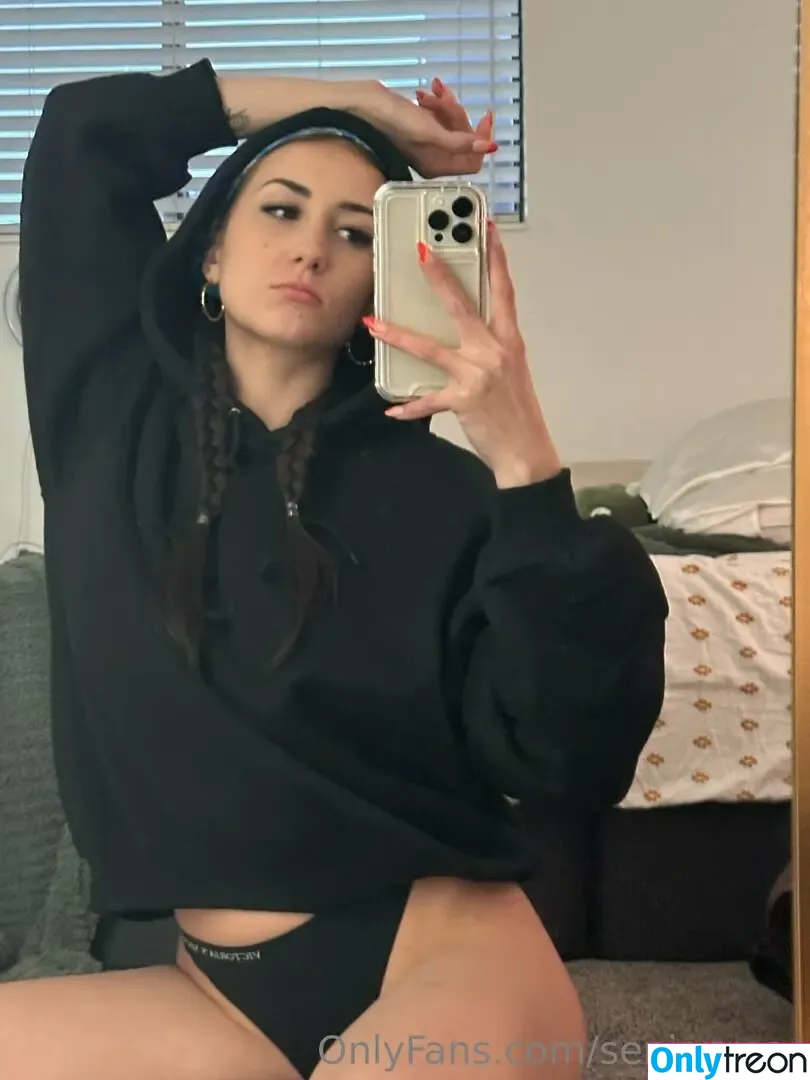 senioryear голая photo #1202 (Alexis / senioryearnetflix)