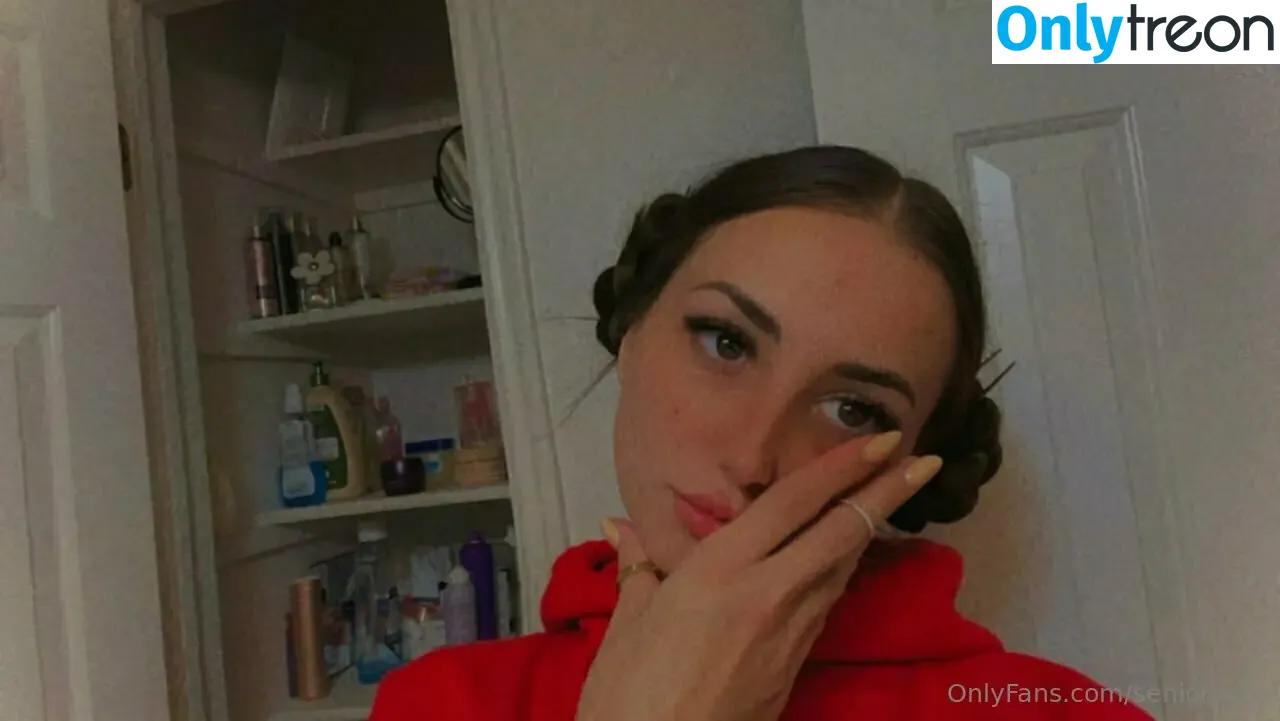 senioryear голая photo #1206 (Alexis / senioryearnetflix)