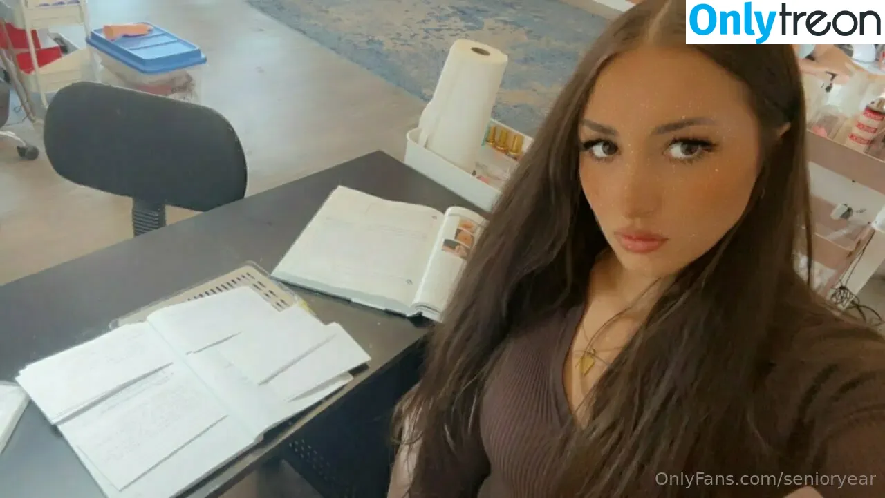 senioryear голая photo #1235 (Alexis / senioryearnetflix)