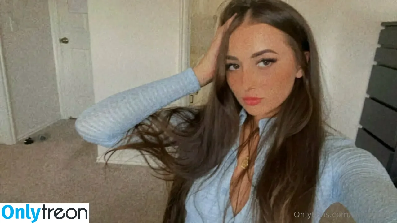 senioryear голая photo #1283 (Alexis / senioryearnetflix)
