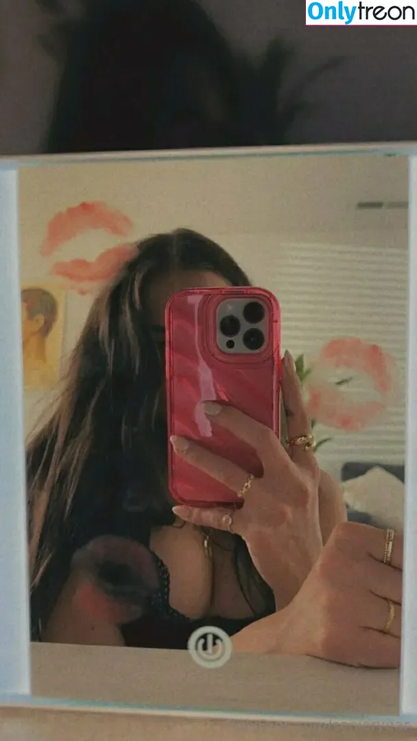 senioryear голая photo #1298 (Alexis / senioryearnetflix)