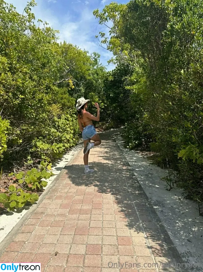 senioryear nude photo #1368 (Alexis / senioryearnetflix)