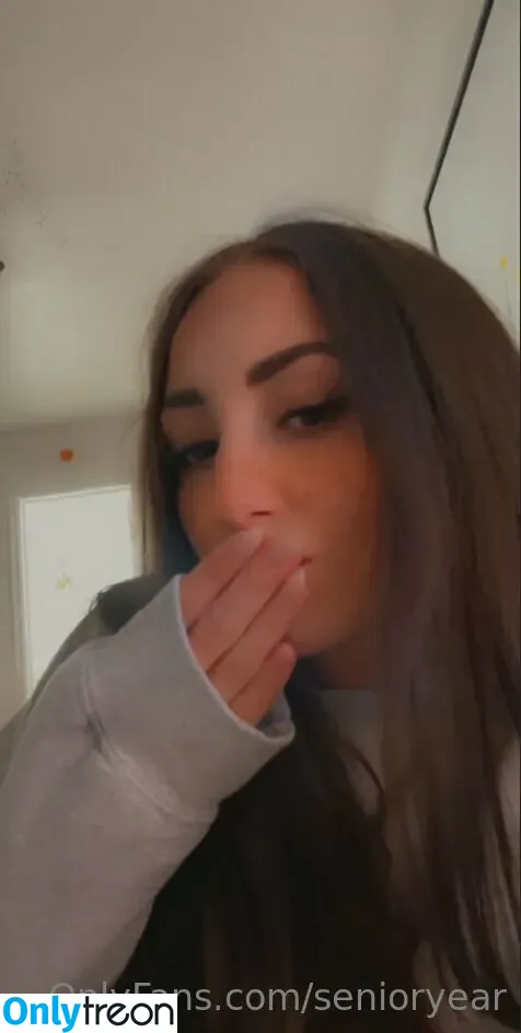 senioryear голая photo #1910 (Alexis / senioryearnetflix)