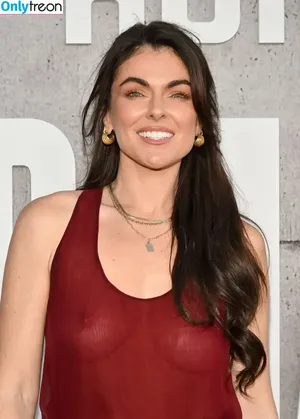 Serinda Swan / serindaswan nude photo #0584