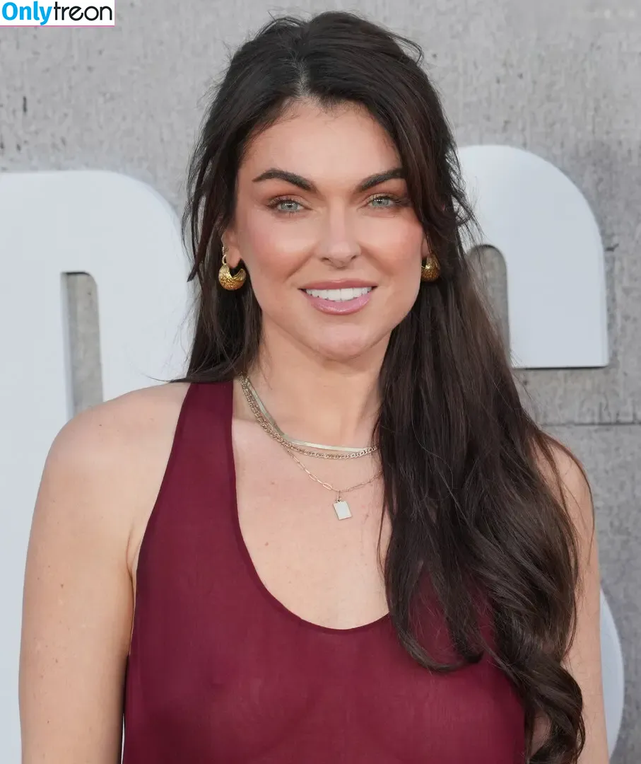 Serinda Swan nude photo #0571 (serindaswan)