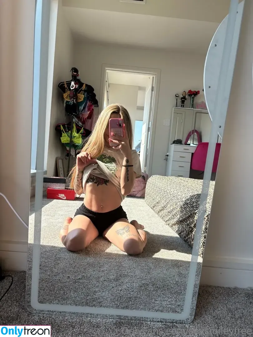 sevsmileyfree nude photo #0174 (amyymarie118)