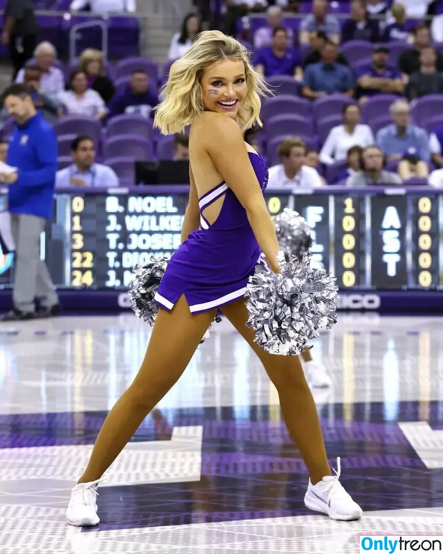 Sexy Cheerleaders голая photo #0039 (College / NBA / NFL / others)