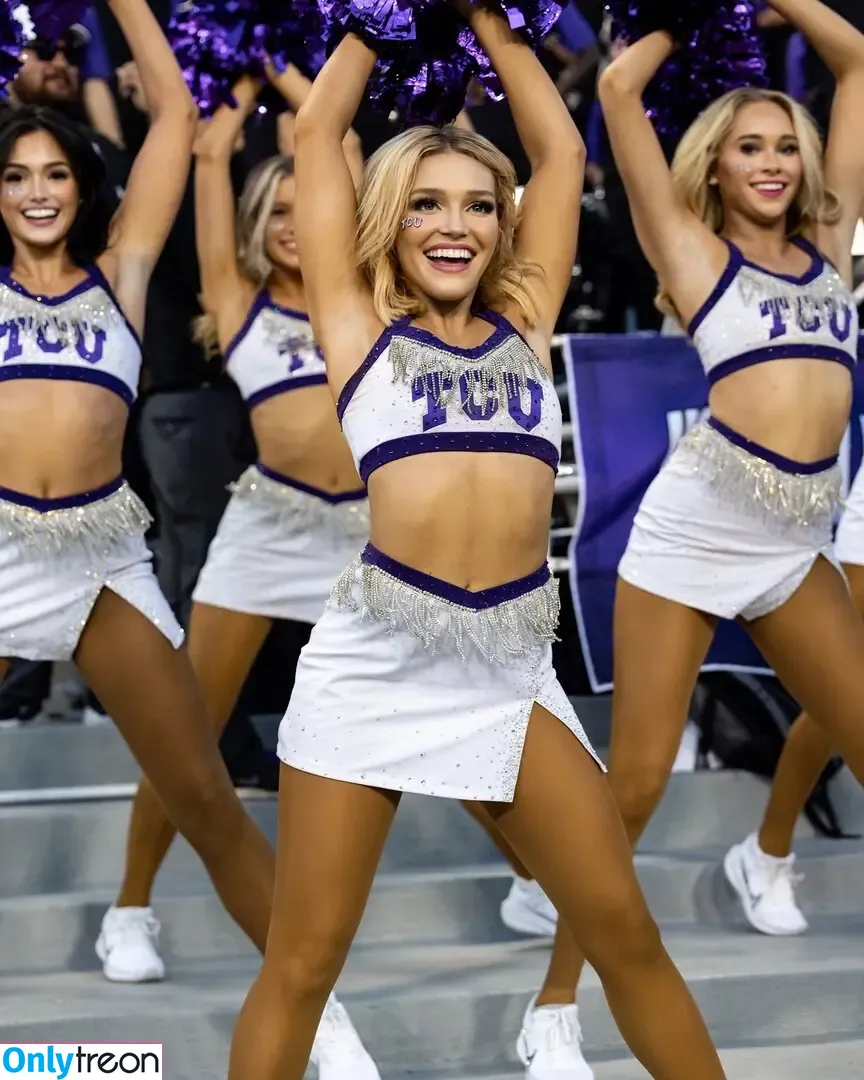 Sexy Cheerleaders голая photo #0048 (College / NBA / NFL / others)