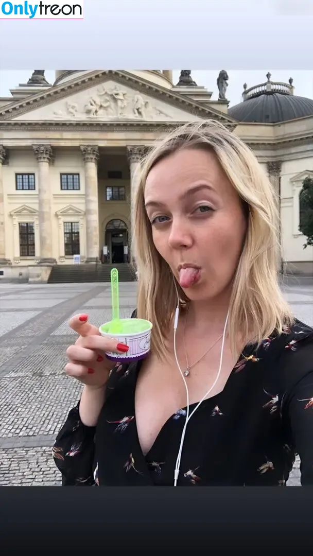 Sexy Julia nude photo #0425 (einfach_echt_Julia)
