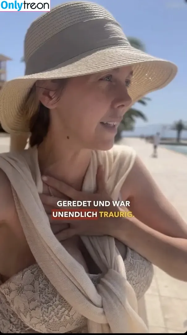 Sexy Julia nude photo #0521 (einfach_echt_Julia)