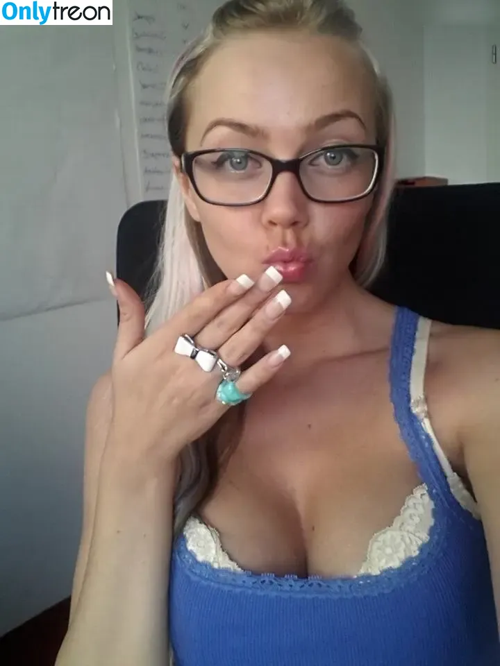 Sexy Julia nude photo #0558 (einfach_echt_Julia)