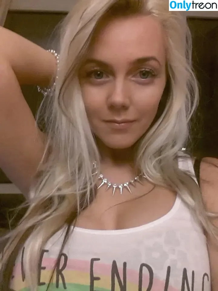 Sexy Julia nude photo #0564 (einfach_echt_Julia)