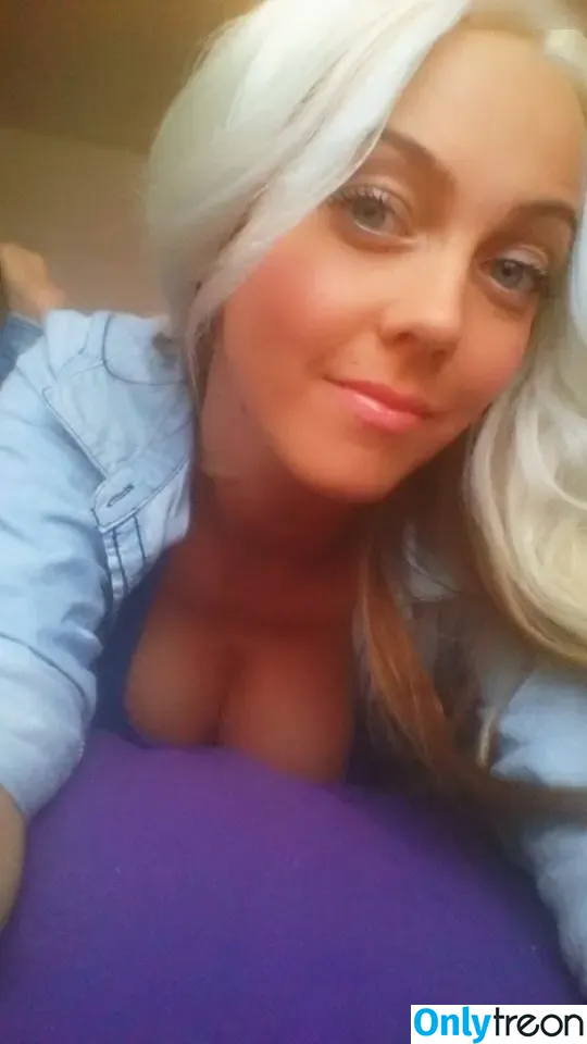 Sexy Julia nude photo #0566 (einfach_echt_Julia)