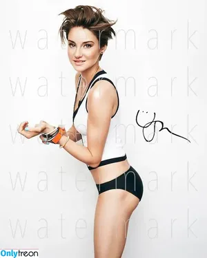 Shailene Woodley / shailenewoodley nude photo #0235