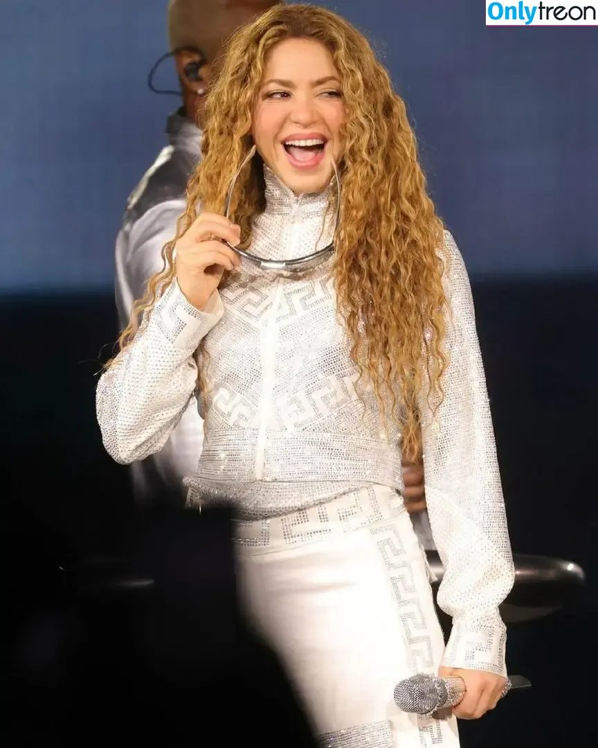 Shakira голая photo #1051 (shakkira)