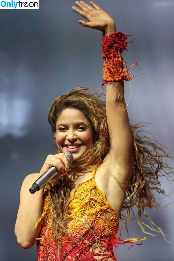 Shakira nude photo #1131 (shakirashakira)