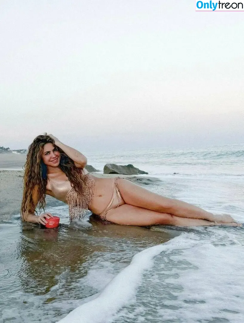 Shakira nude photo #1433 (shakirashakira)